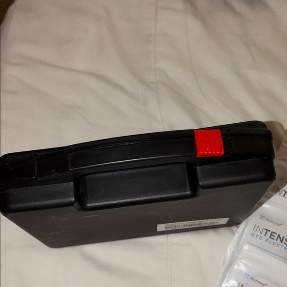 TENS 7000 Unit with Accessories New with 20 Electrodes - Picture 5 of 6